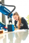 Học sinh học điều khiển robot